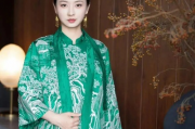 斓曦民族风韵盎然，穿民族服饰亮相贵阳引关注