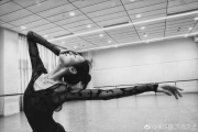 朱洁静春晚前勇敢抗癌，历经25次放化疗展现坚强意志