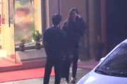 金晨与黄轩深夜聚会，揭秘娱乐圈好友间的真实互动