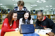 哈佛大学宣布，现有外国学生面临转学困境，国际教育格局或将重塑