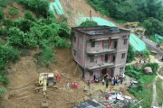 广东高州市突发山体滑坡，已造成2人死亡，当地紧急救援行动展开