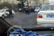 福州发生惊心一幕，汽车冲撞多人，2人不幸遇难，警方紧急调查！