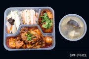 警惕！外卖盒盛放60℃以上食物可能释放有毒物质，健康饮食从源头做起！