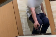 高校男生偷拍女性事件发酵，偷拍者被开除学籍，校园安全问题再引关注