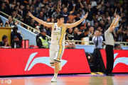 浙江广厦篮球俱乐部荣耀加冕，首次夺得CBA总冠军！