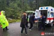 稻城亚丁景区悲剧发生，一女游客因高原反应不幸去世，引发游客安全警钟