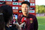 武磊膝部旧伤复发，比赛出战成疑，国足锋线再添变数