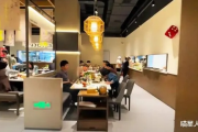 武汉创新火锅店引领潮流，人狗分餐共享，共享美食共享爱
