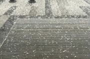 北京白天高温超30℃晚间却突降冰雹，究竟是怎么回事？