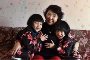 60岁冒死生双胞胎，失独母亲的不屈与现状