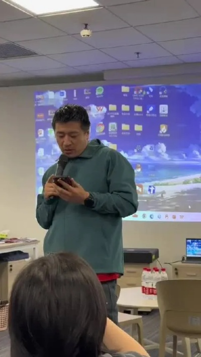 张雪峰公司引领潮流，每月放一次3天小长假，员工幸福感大幅提升！