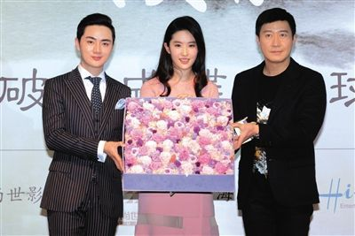 刘亦菲的男主们齐送获奖祝福，娱乐圈友谊见证！