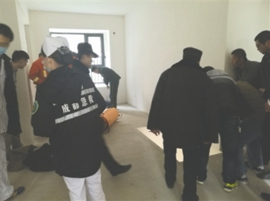 中介看房不慎进入施工区踩空坠亡，行业安全警钟再次敲响
