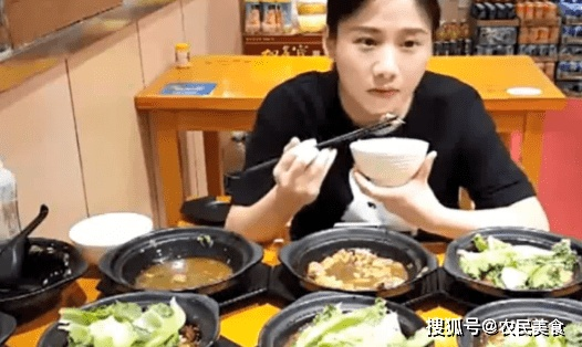 老板直播吃黄焖鸡证明清白，一场直播引发的诚信风暴，其做法是否值得借鉴？