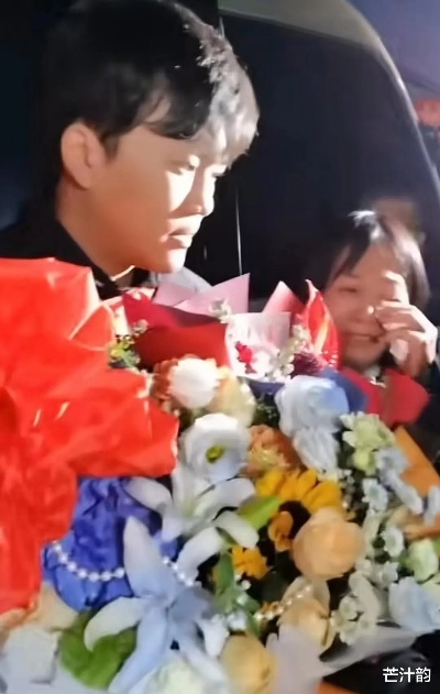谢浩男爸爸紧急回应认亲宴仓促风波，背后原因及未来计划全解析