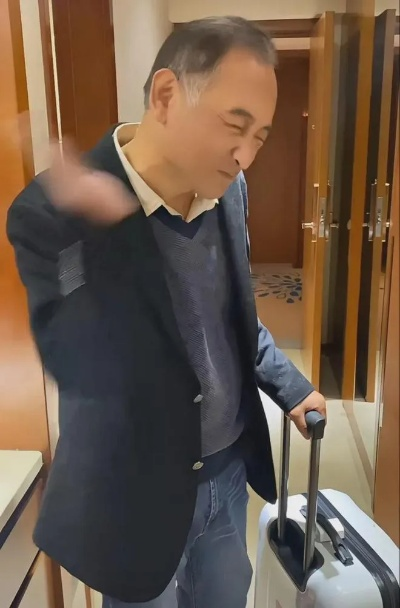 谢浩男爸爸紧急回应认亲宴仓促风波，背后原因及未来计划全解析