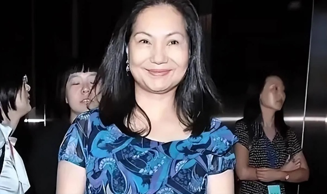 许家印风波再起，被曝拥有两名未成年子女，背后真相引人猜测