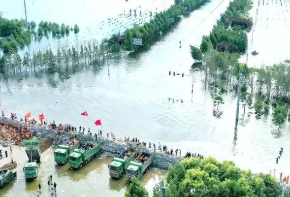洛阳一湖底塌方事件，当地政府迅速响应，全力保障民众安全