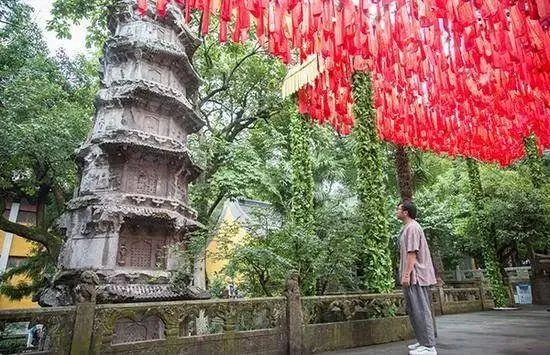 景区回应灵隐寺小卖部年租金260万，合理定价，确保寺庙文化传承