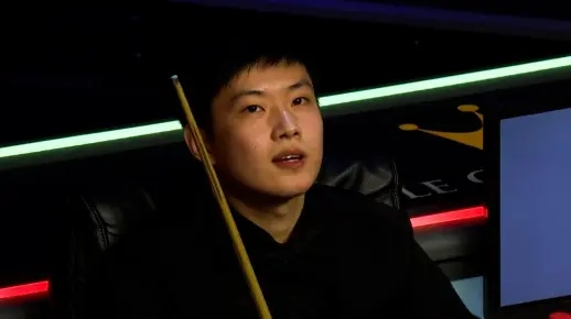 赵心童斯诺克世锦赛决赛惊现神级表现，一杆定乾坤拿到赛点！