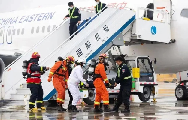 惊心动魄！上海飞银川客机触地复飞备降西安，紧急救援彰显民航安全力量