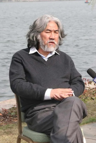 我不是跑者，我是张纪中，一个非典型导演的奔跑人生