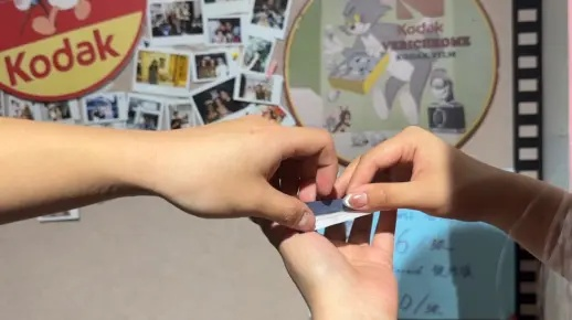 明星同款撕拉片，从网红到大众，揭秘其爆火背后的秘密