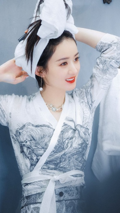 赵丽颖换发色如换心情，新造型展现不同魅力