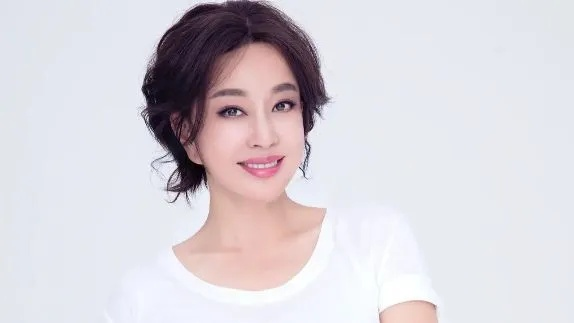 税务部门深入调查刘晓庆涉嫌偷税漏税，娱乐圈税收问题引发广泛关注
