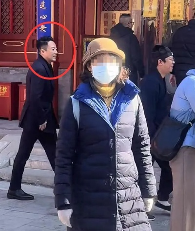 汪小菲四合院举办豪华婚礼，保安门口把守严密，场面震撼引热议