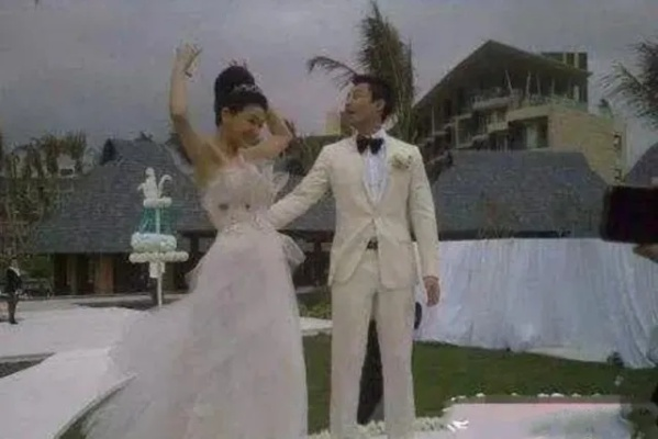 汪小菲马筱梅婚礼现场被吐槽简陋，豪门婚礼为何如此寒酸？