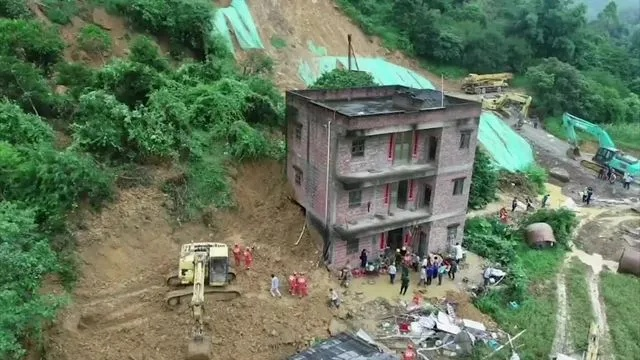 广东高州市突发山体滑坡，已造成2人死亡，当地紧急救援行动展开