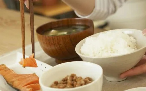 日本民众饮食变革，从每日米饭到每周三次，健康观念的转变引人关注