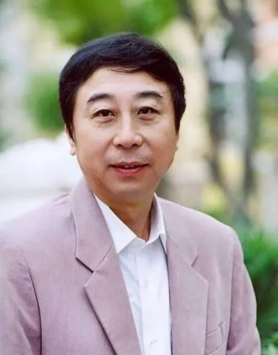 冯巩跨界转型，新身份引发网友热议！