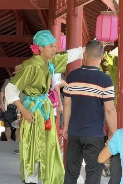 河南一景区月薪3万高薪招聘帅气NPC，网友直呼，穿越体验从此不再遥远！