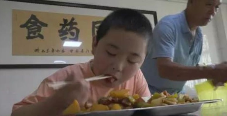浙江男子河南旅游3个月胖30斤，揭秘美食诱惑下的旅行后遗症